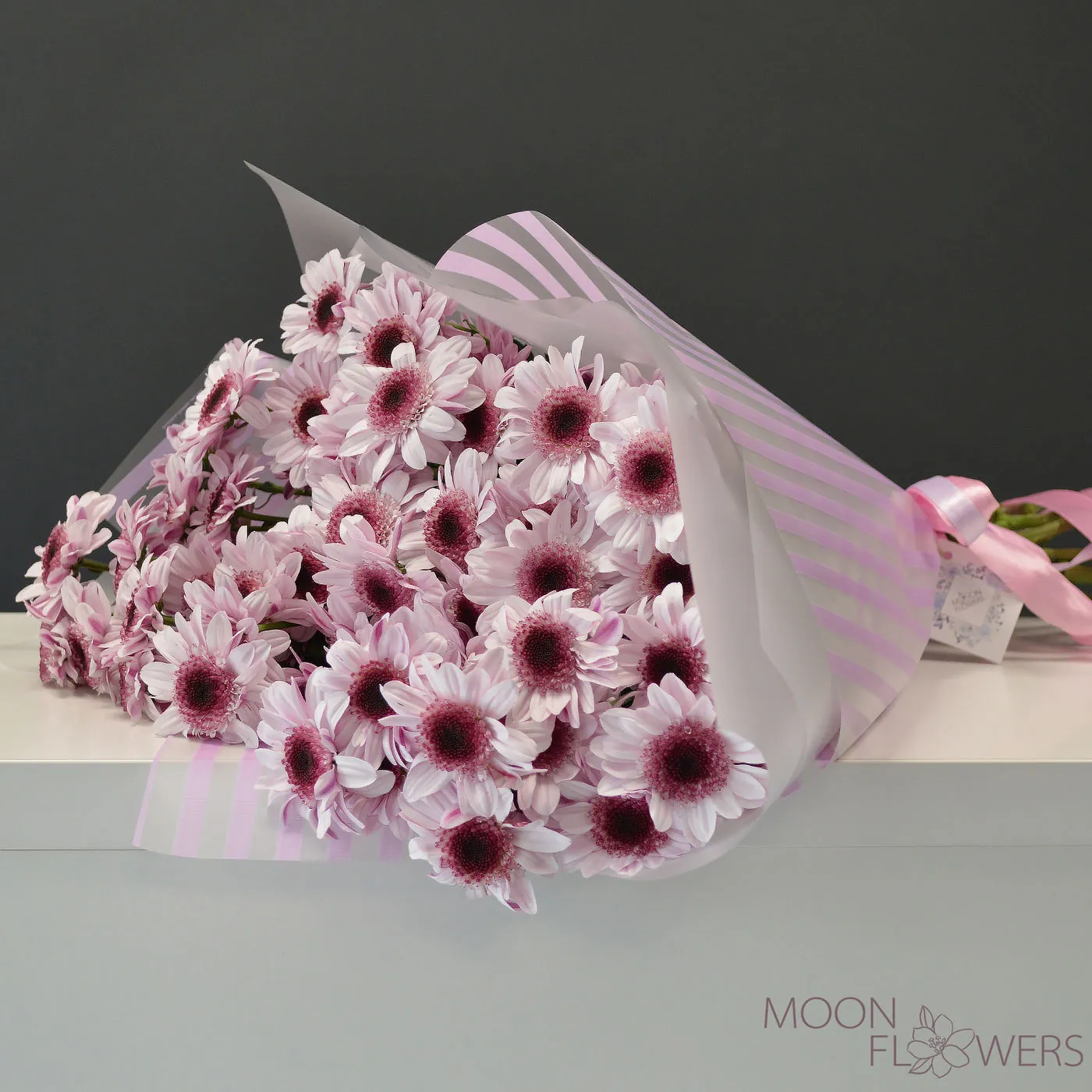 Buchet din 9 ramuri de crizantema roz